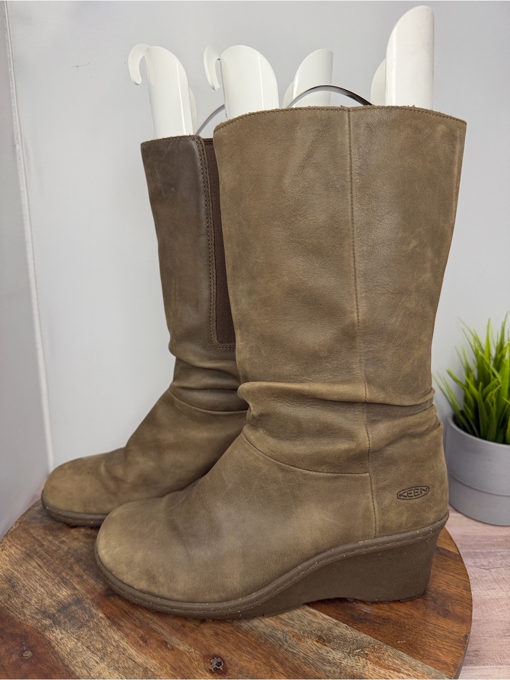KEEN Women's “Akita” Mid-Calf Wedge Boots - Size: 8.5
